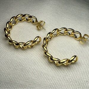 Elegant Gold Hoop Earrings
